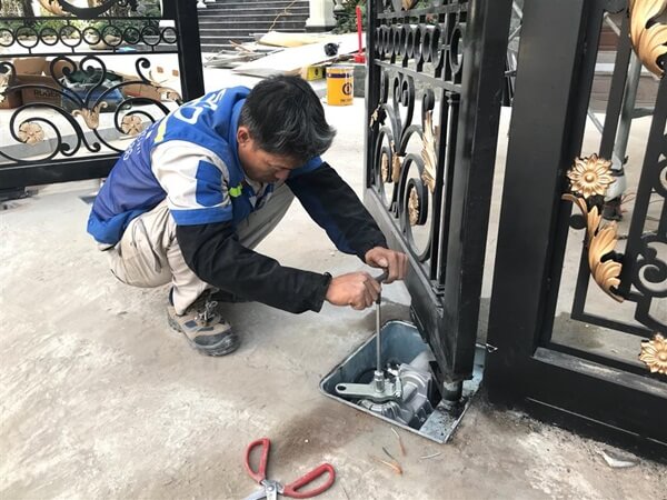 Motor cổng âm sàn Genius của Ý